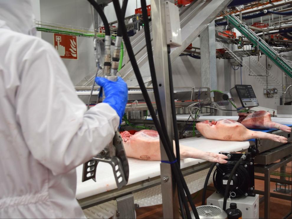En el matadero trabajan actualmente más de 500 personas.