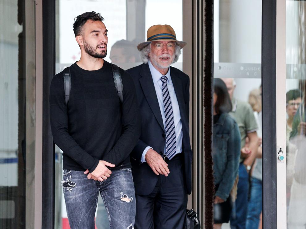 Obradovic, acompañado de su abogado