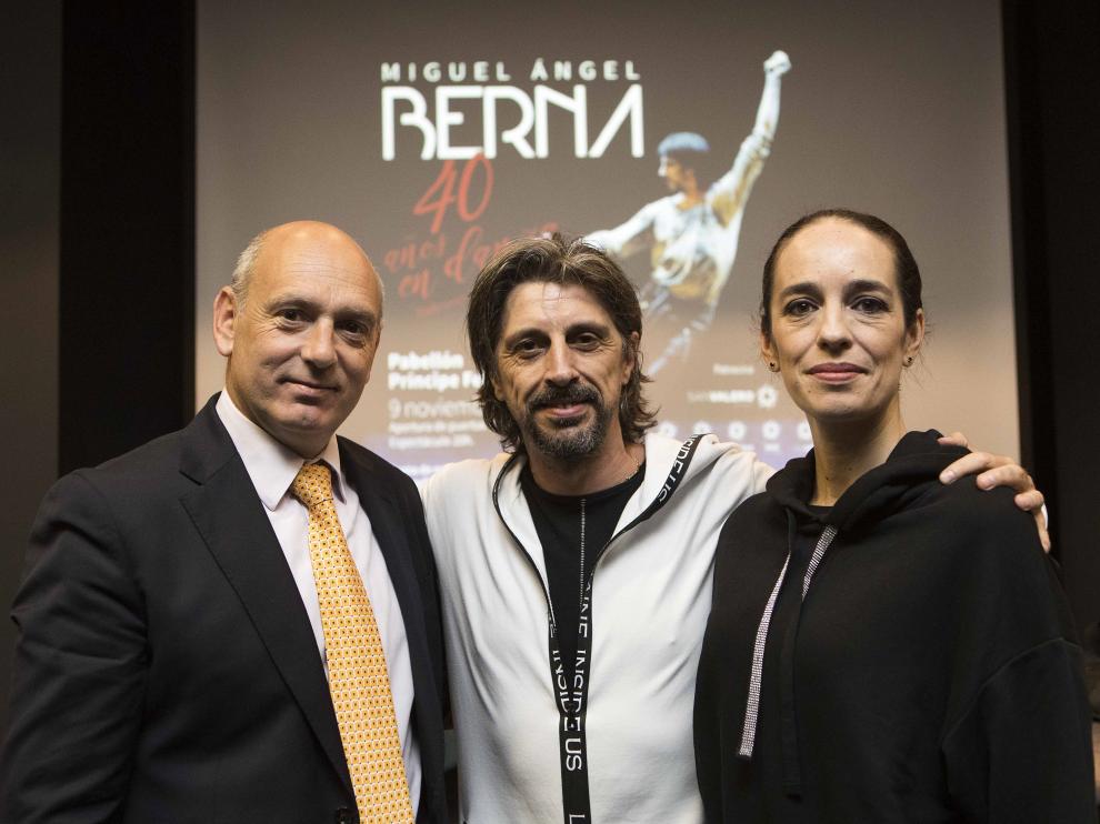 César Romero, Miguel Ángel Berna y Manuela Adamo, en la presentación del espectáculo