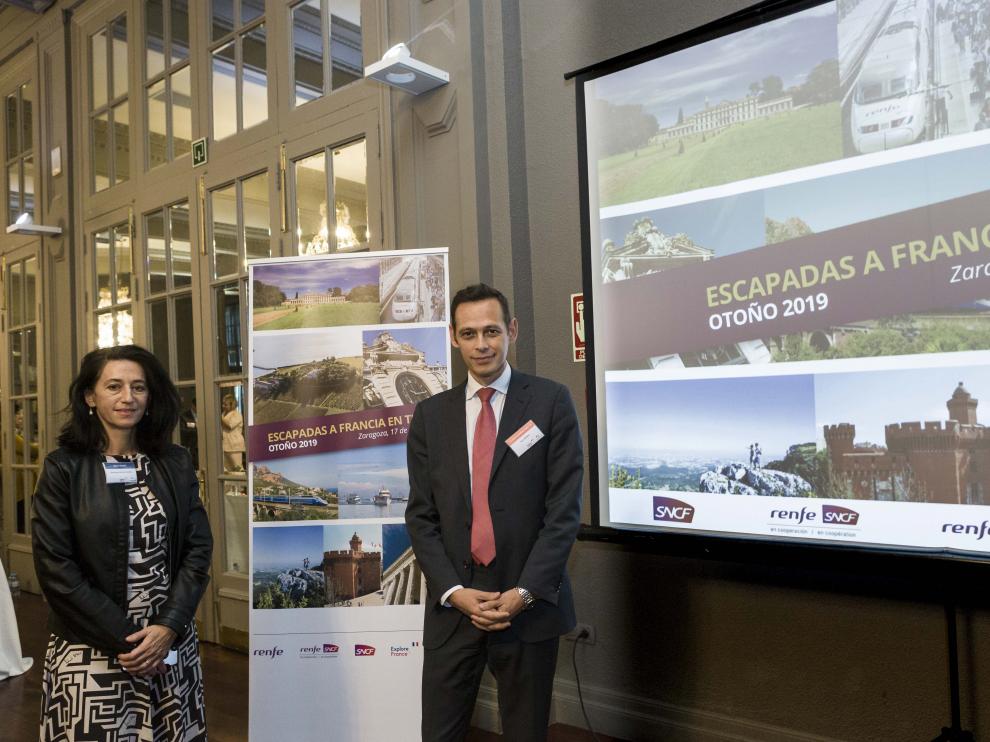 Dominique Maulin, directora de Atout France España y Portugal, y Yann Monod, director general de Elipsos Internacional SA, la empresa que coordina la Alta Velocidad franco española, ayer en el Gran Hotel.