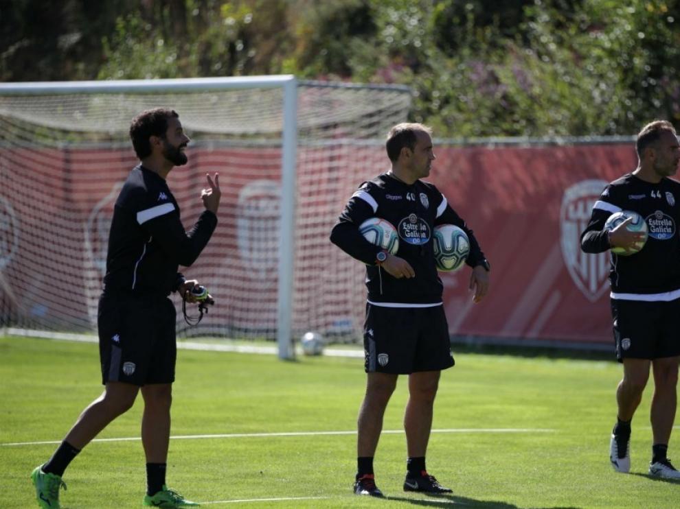 Eloy Jiménez, en el centro, durante un entrenamiento con el Lugo.