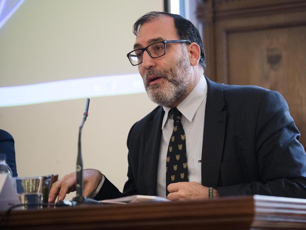 Eloy Velasco, magistrado de la Audiencia Nacional, ayer en el Colegio de Abogados de Zaragoza, en el I Congreso de Cibercrimen y Seguridad Informática.