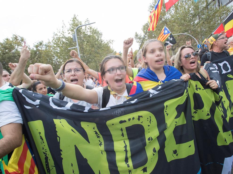 Manifestantes en Barcelona por la sentencia del 'proc'es'