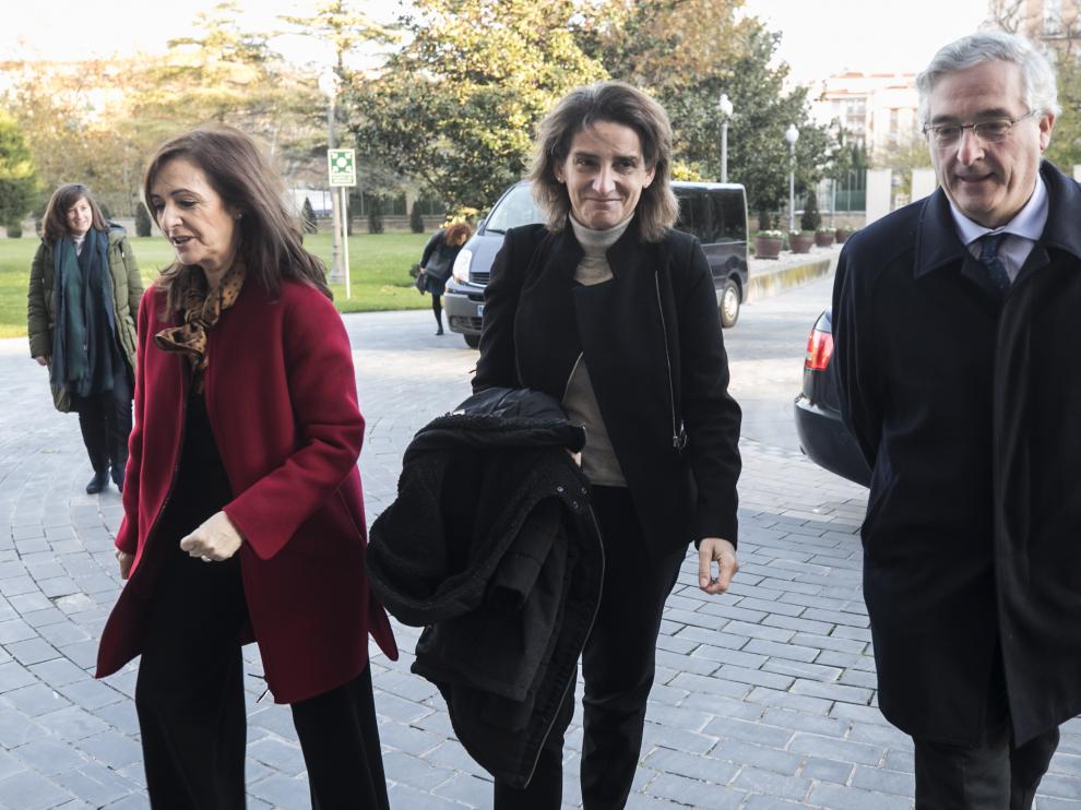 La delegada del Gobierno, Carmen Sánchez, Ribera y el consejero Olona, en la reunión de diciembre