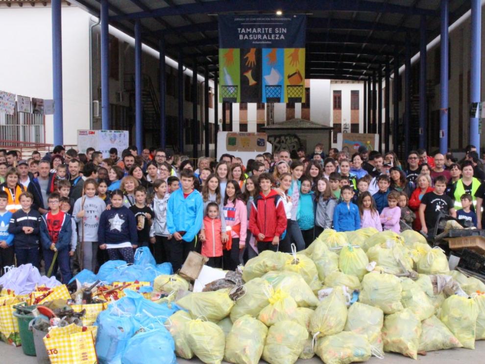 Los voluntarios recogieron cientos de kilos de basura.