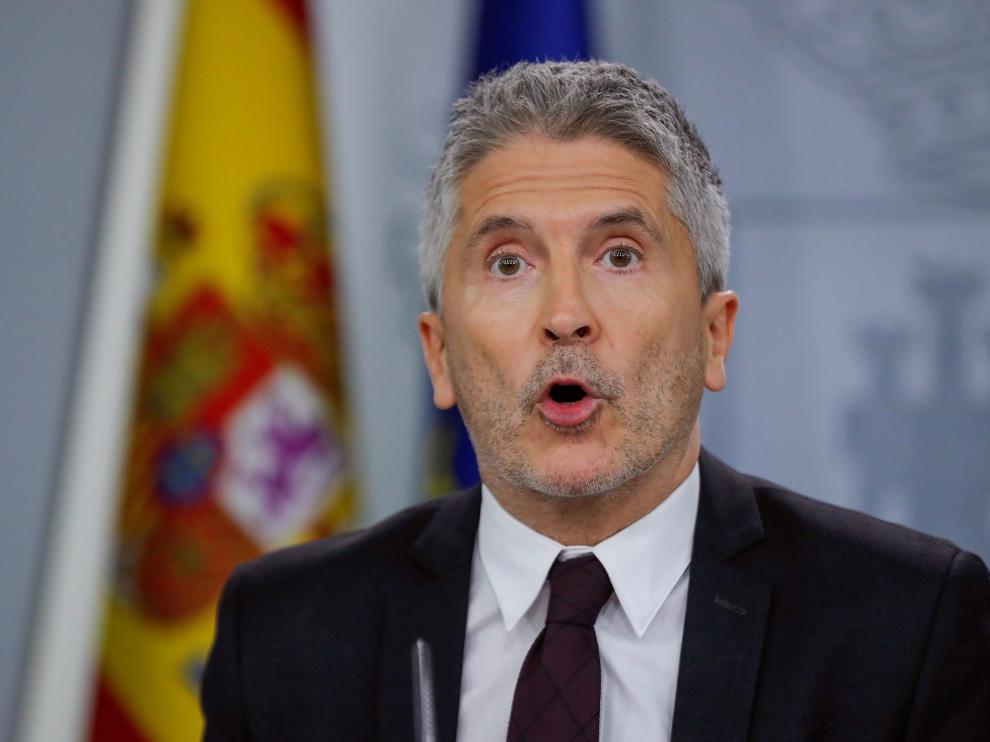 El ministro del Interior, Fernando Grande-Marlaska, en rueda de prensa este domingo, con motivo de los disturbios en Cataluña.