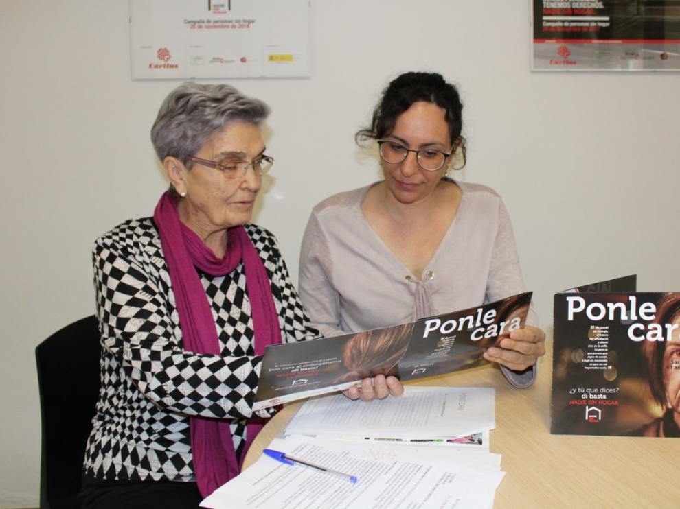 A la izquierda Raquel Mayayo, directora de Cáritas Tarazona, junto a Gema López, trabajadora social de esta organización