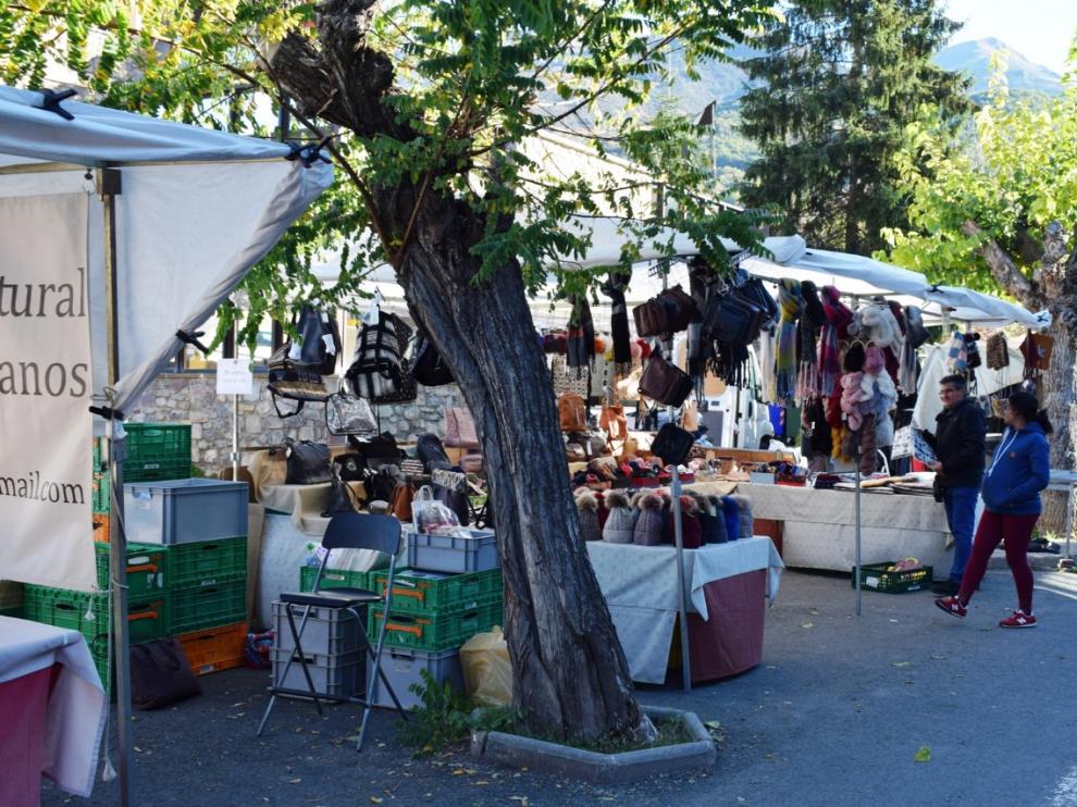 En la feria también hay puestos de venta de todo tipo de artículos.