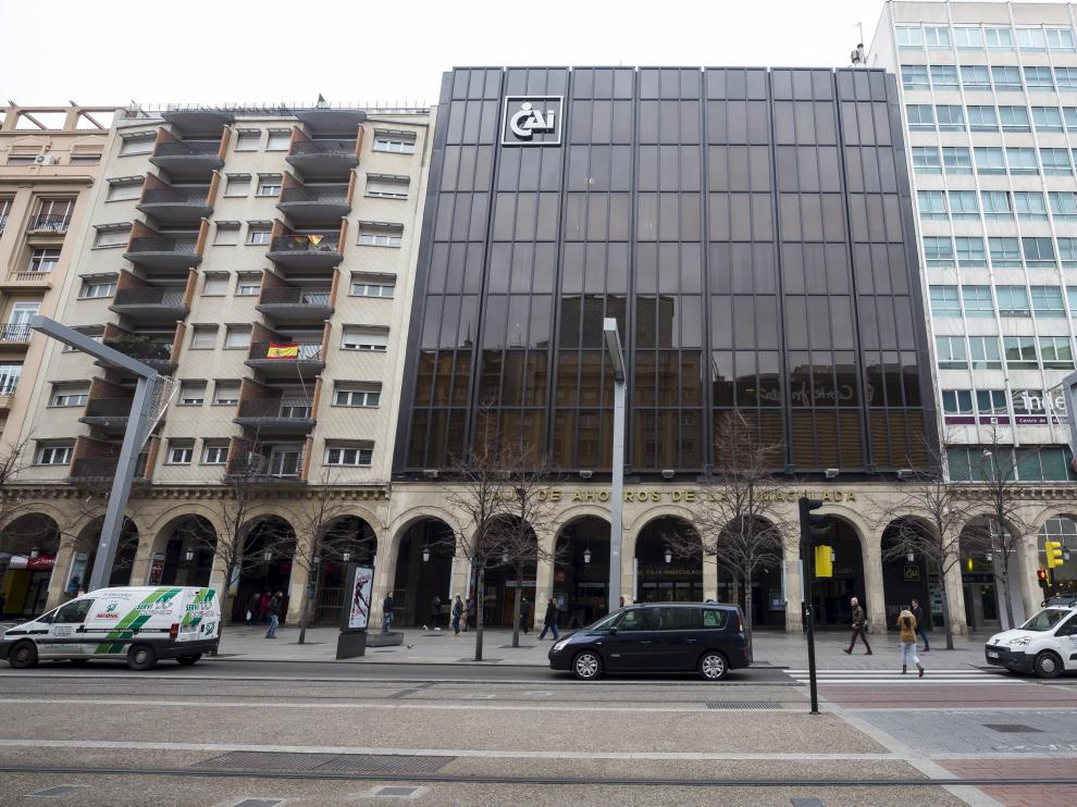 Antigua sede de la caja de ahorros aragonesa CAI en el paseo de la Independencia.