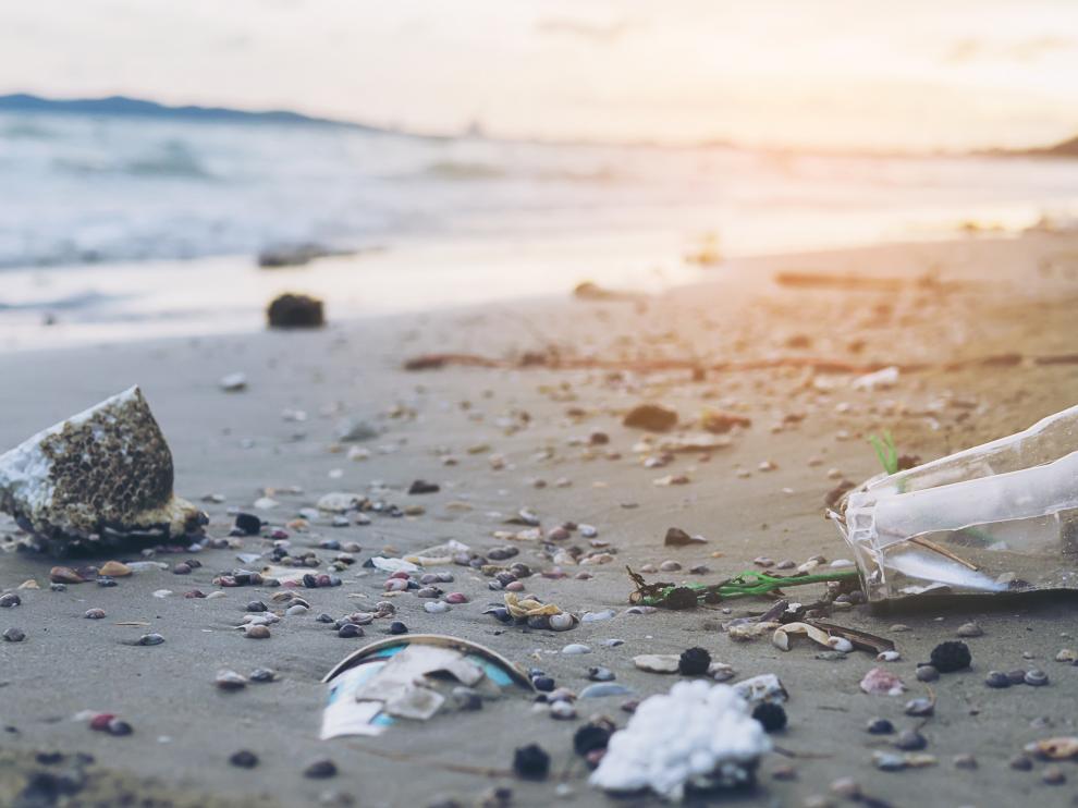 Contaminación de playas, ríos y mares