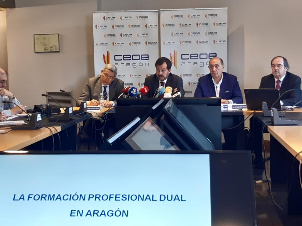 Ricardo Mur, presidente de CEOE Aragón, en la rueda de prensa ofrecida esta mañana en el edificio de la CREA en Zaragoza