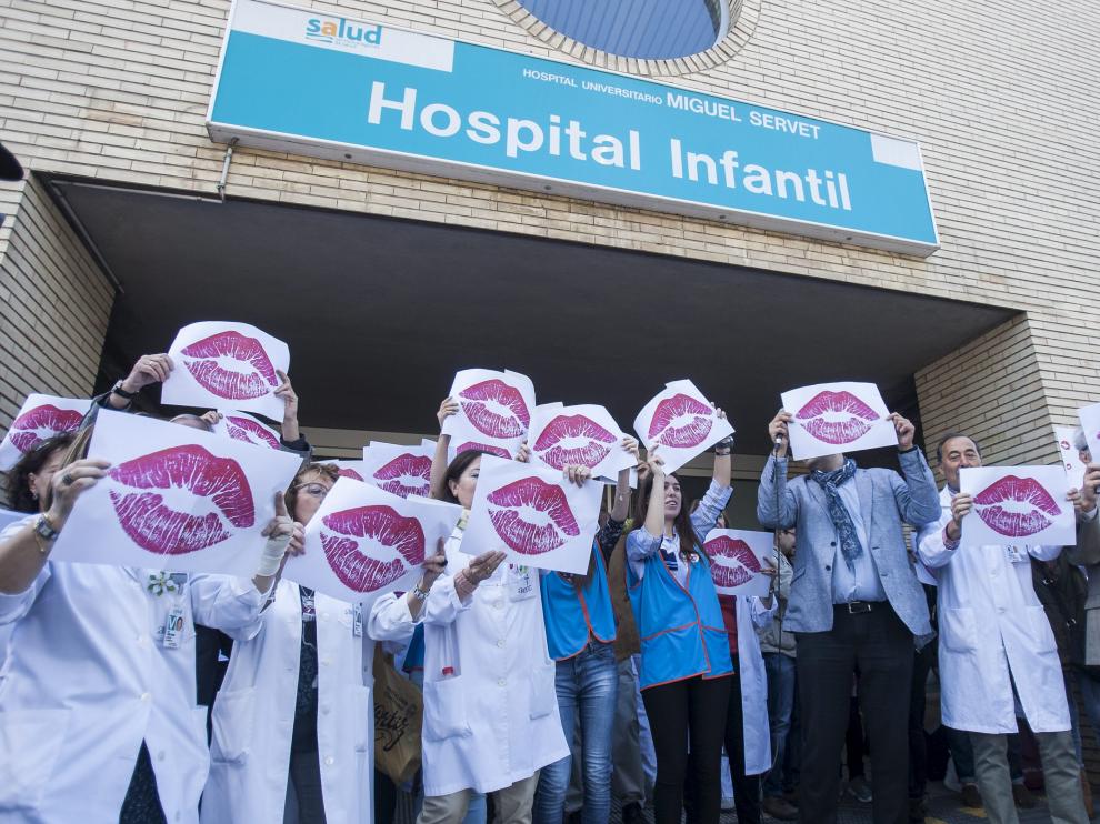 Un acto de apoyo a los niños ingresados en el Hospital Infantil de Zaragoza.