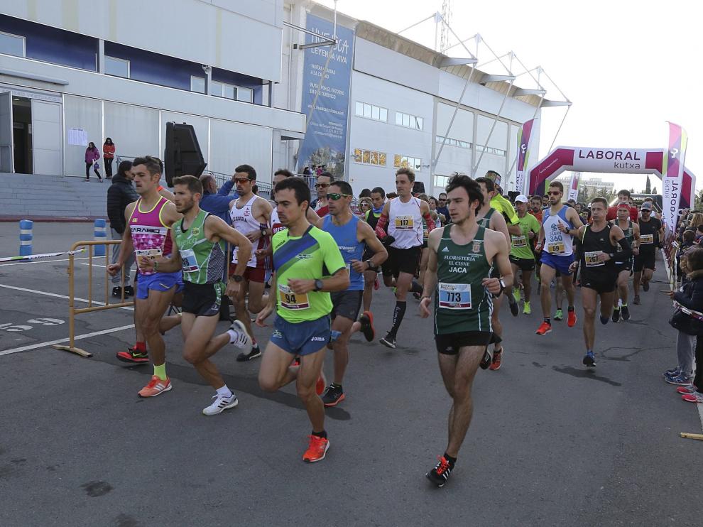 Salida de la edición del Medio Maratón de 2017 desde El Alcoraz.