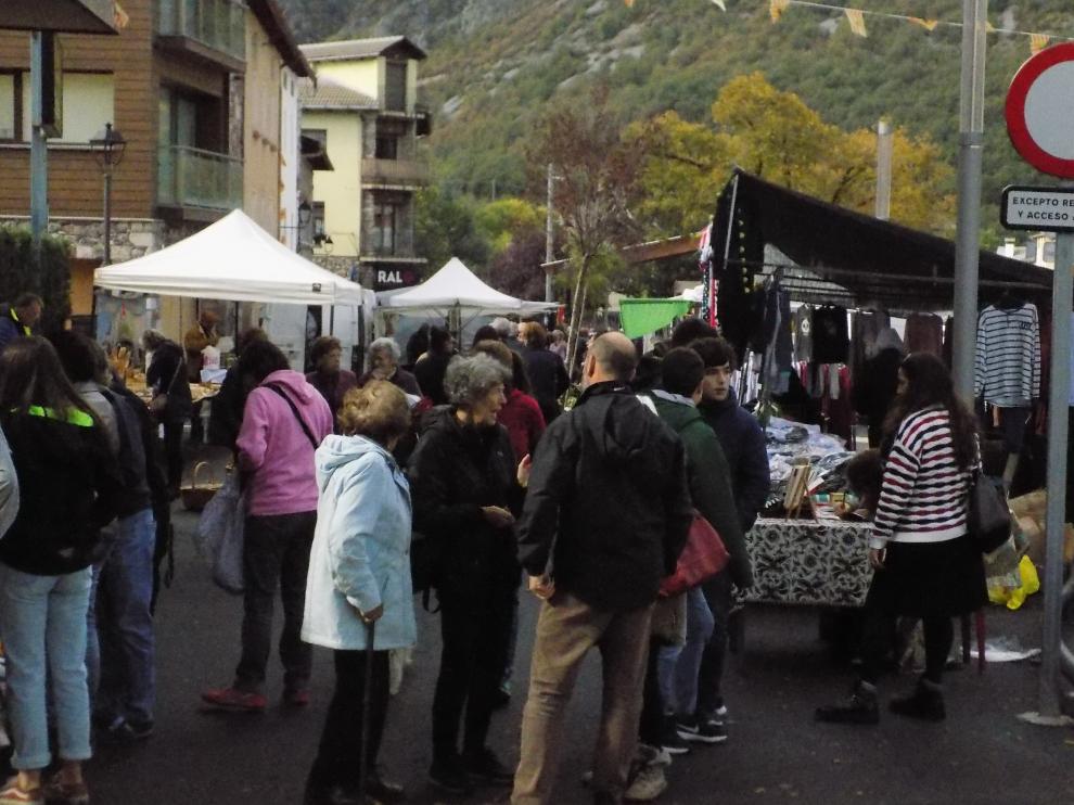 Un momento de la Feria de Castejón de Sos.