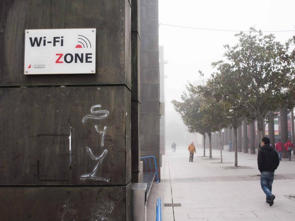 Zona de conexión gratuita en la plaza del Pilar de Zaragoza.