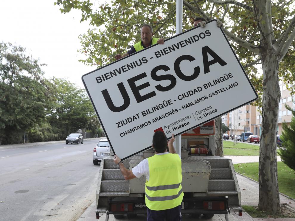 Los letreros se colocaron en las entradas de Huesca hace un año y se retiraron el 1 de octubre.