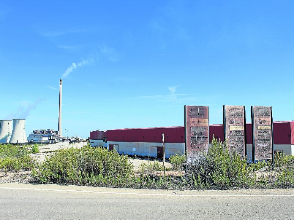 Nave y terrenos adquiridos por la empresa en el polígono PEAN, junto a la central.