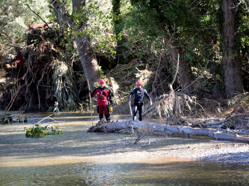 Tareas de búsqueda de los desaparecidos por el temporal en el río Francolí.