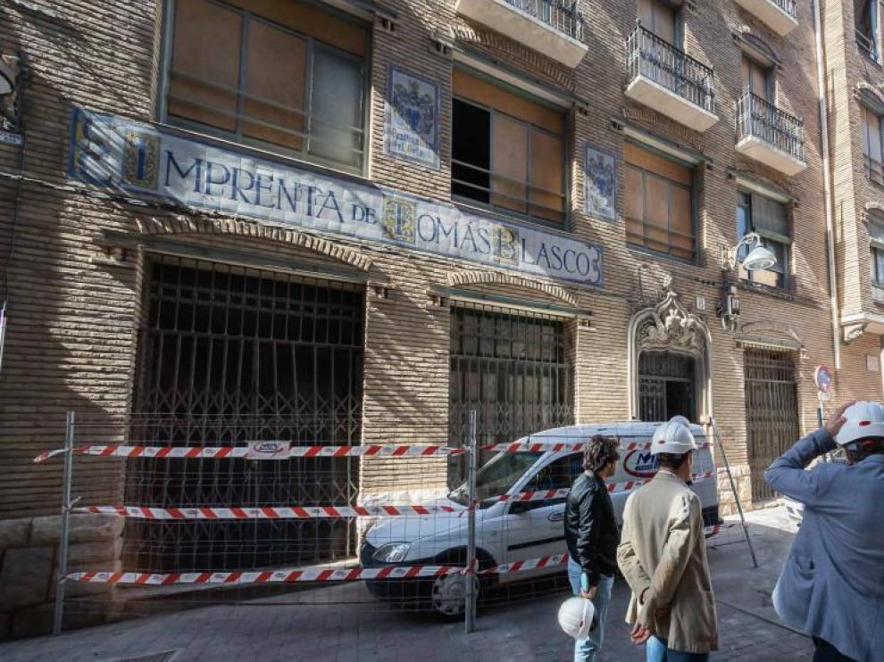 El edificio de la imprenta Blasco, destinado al alquiler. El Ayuntamiento de Zaragoza prevé entregar en noviembre las 26 viviendas del bloque que acaba de rehabilitar frente a la trasera de la Audiencia Provincial .
