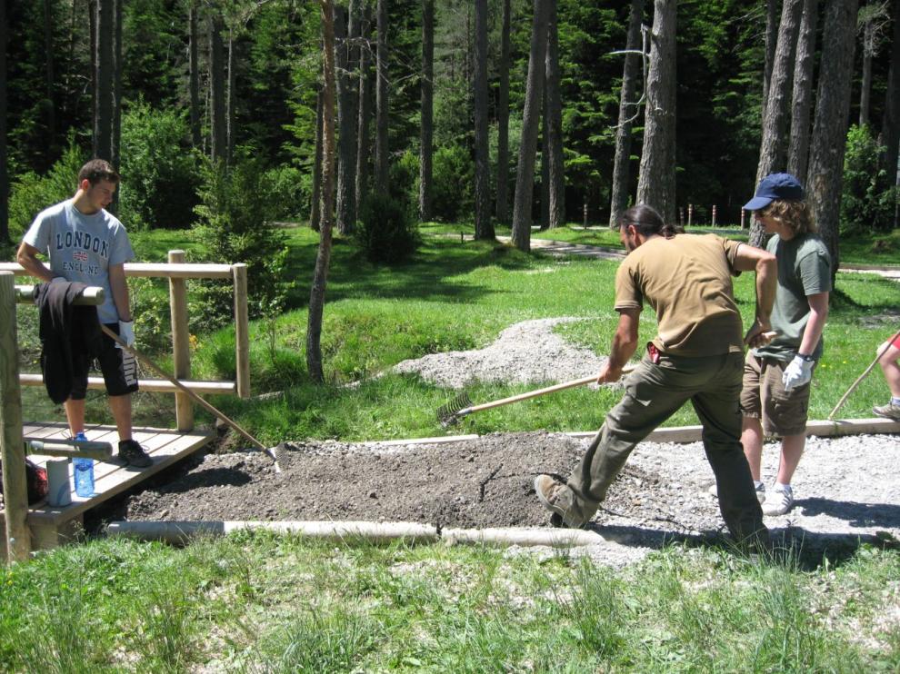Trabajos de acondicionamiento del sendero del Cornato.
