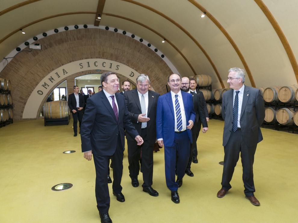 El ministro de Agricultura, Luis Planas; el presidente de San Valero, José Antonio Ruiz; el presidente de Aragón, Javier Lambán, y el consejero de Agricultura, Joaquín Olona, ayer en Tierra de Cubas.