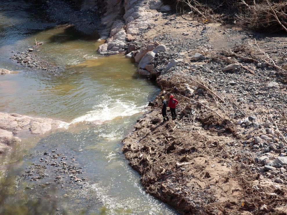 Los equipos de rescate intensifican las tareas de búsqueda en el río Francolí de Tarrragona.