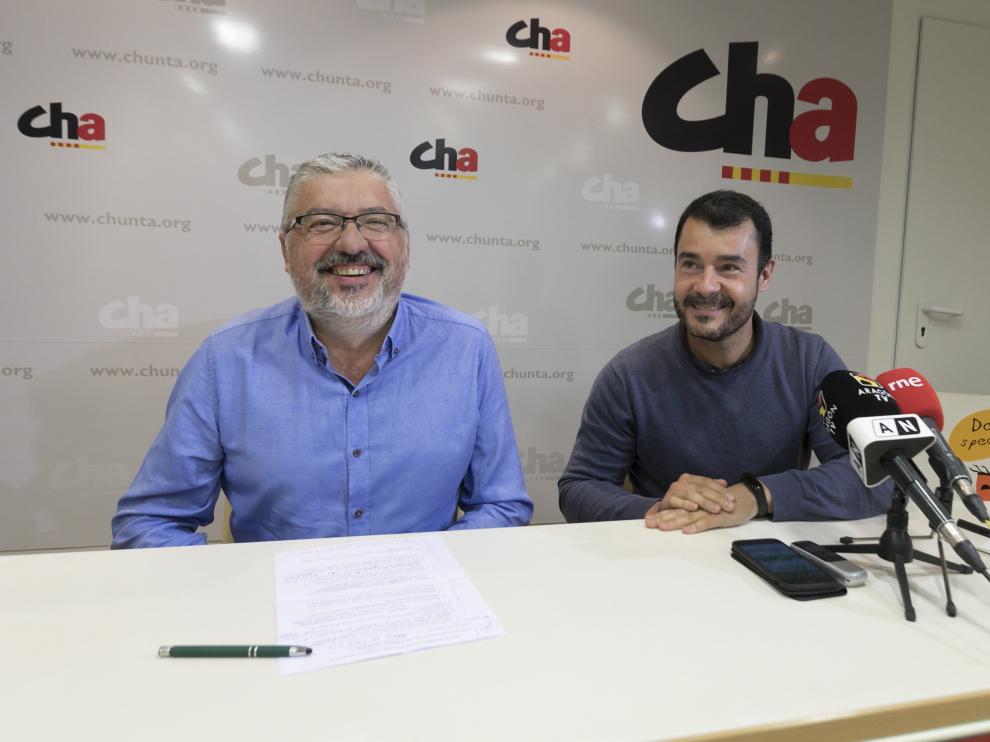 Salvador Ariste (i) y Chuaquín Bernal en la presentación de la campaña de CHA