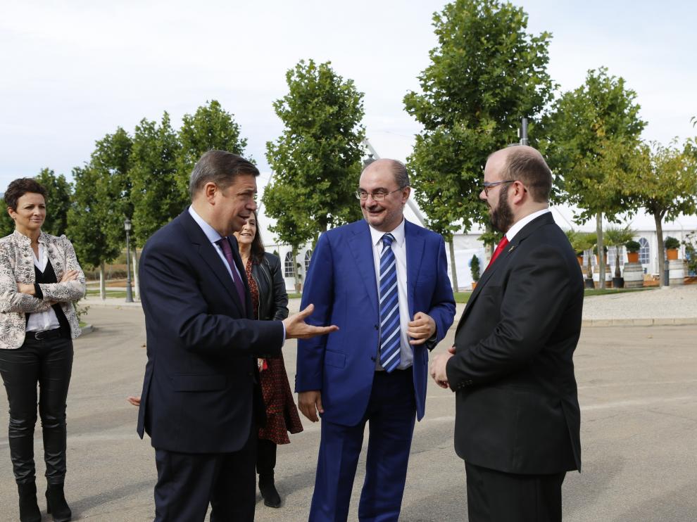 Autoridades y representantes de la cooperativa San valero, eb Cariñena.