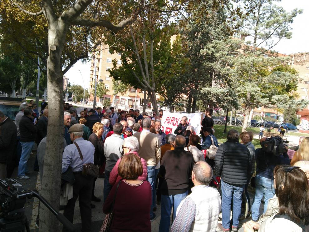Vecinos de La Almozara reclaman que el aparcamiento de la Aljafería sea de uso público