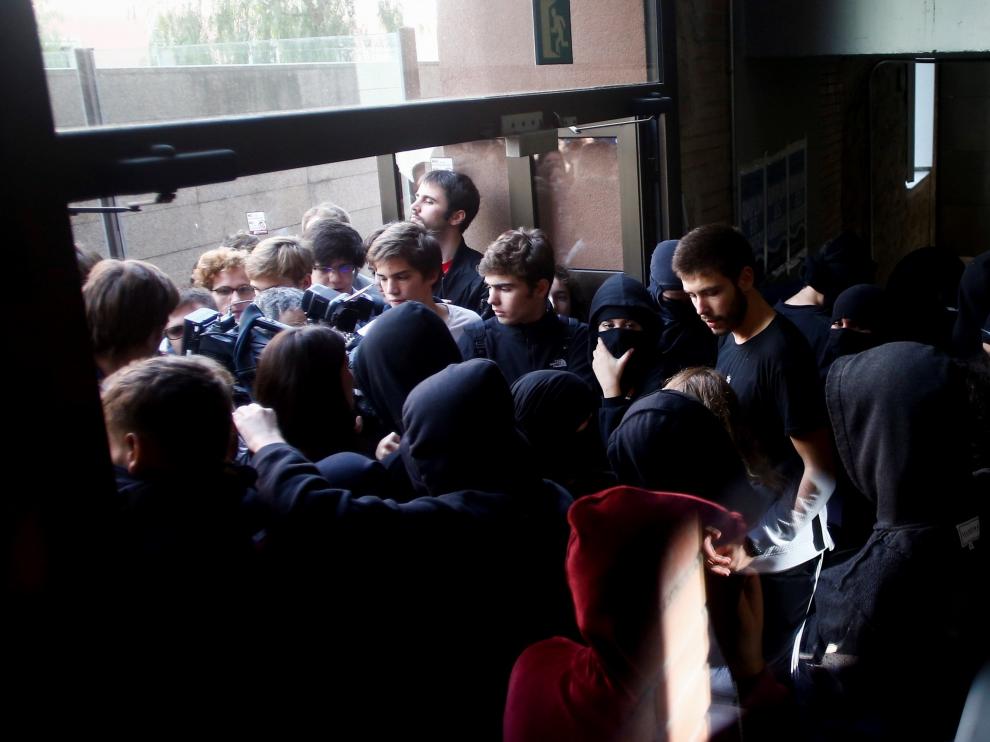 Estudiantes de la UPF este martes.