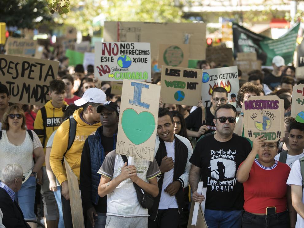 Manifestación en Zaragoza de jóvenes contra el cambio climático.