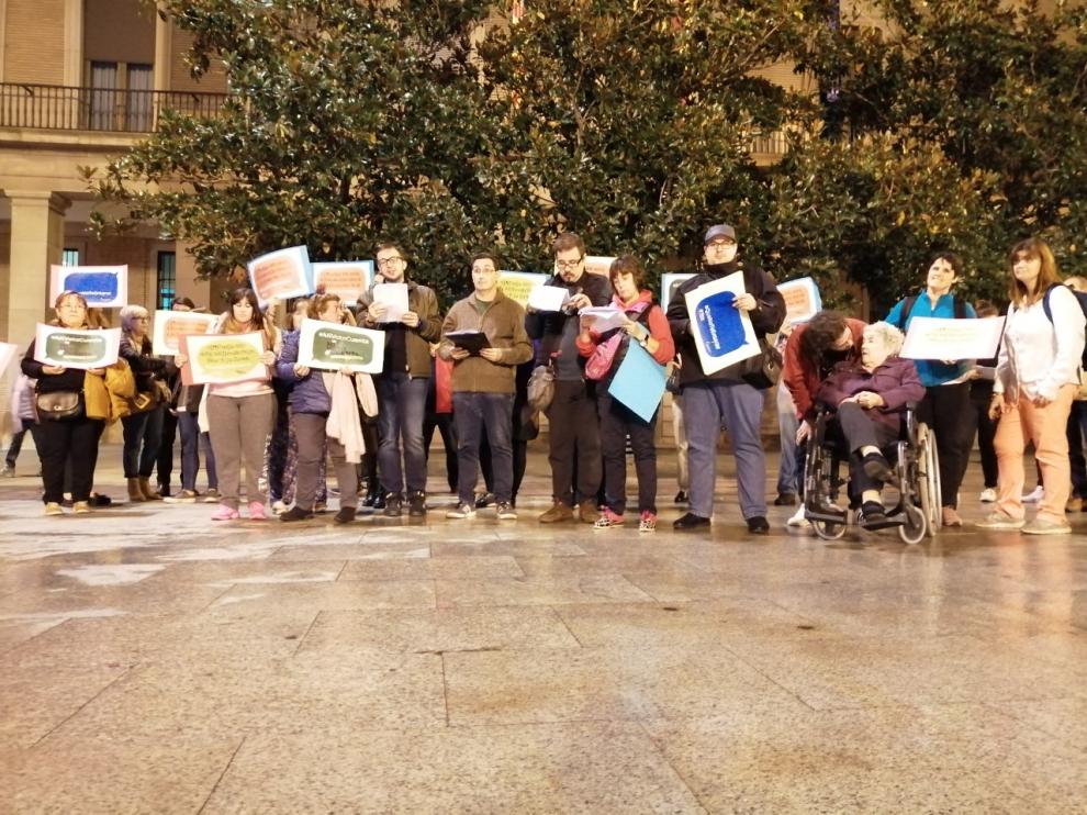Personas concentradas en la tarde de este martes en Zaragoza