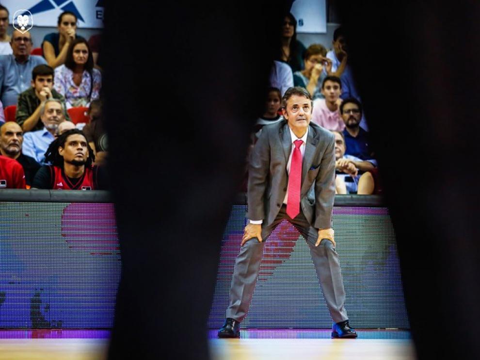 Porfirio Fisac, entrenador del Casademont Zaragoza, durante el partido contra el Barca.