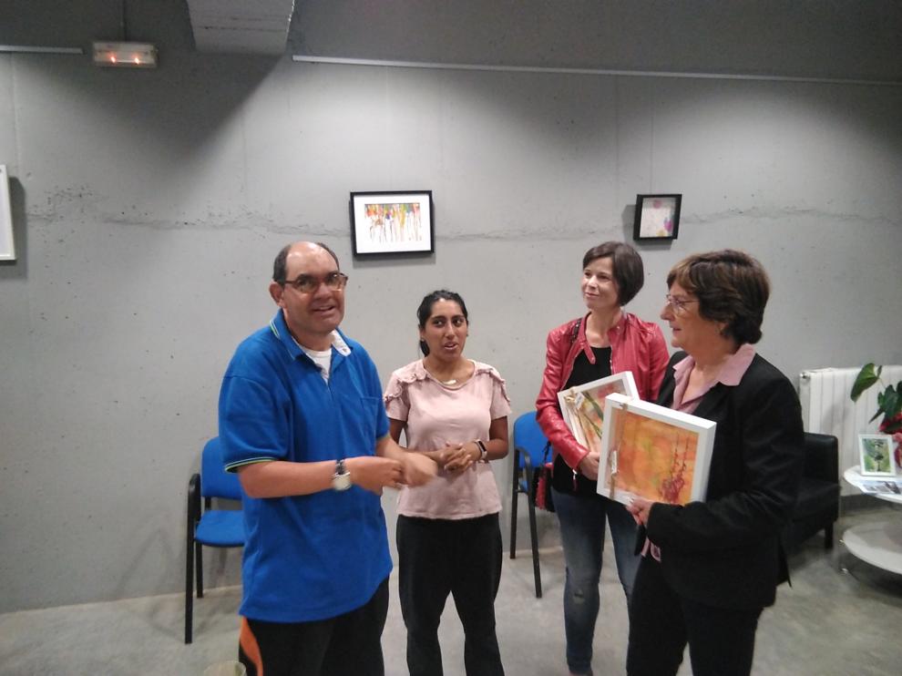 La consejera de Ciudadanía y Derechos Sociales, María Victoria Broto, durante su visita a la Fundación Los Pueyos