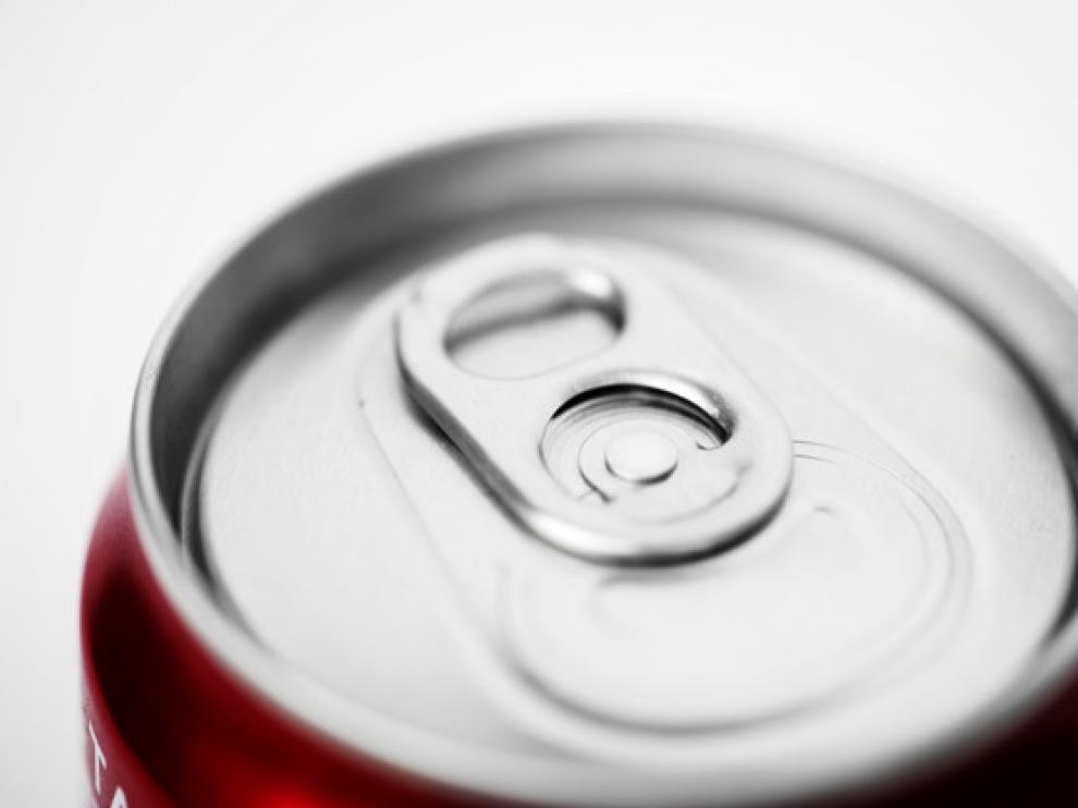 El bisfenol A recubre la parte interna de las latas de conservas o refrescos.