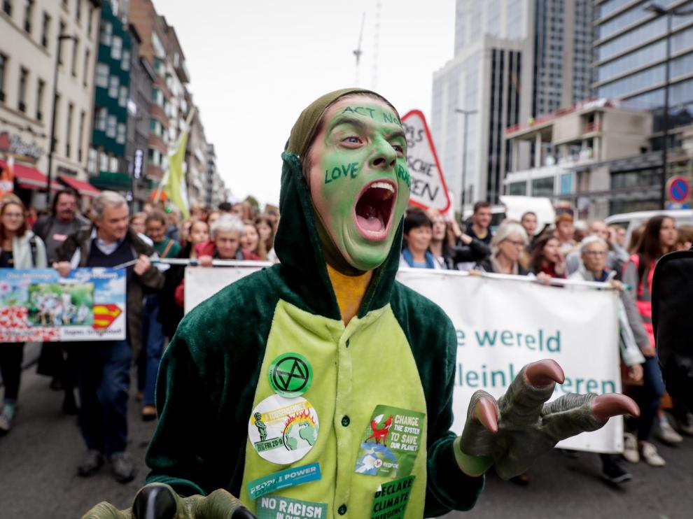 Una activista de Extinction Rebellion durante una manifestación por el clima en Bruselas.