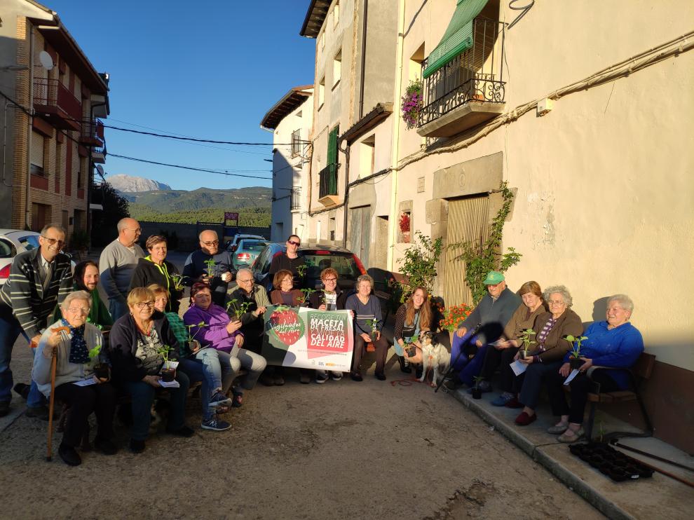 Vecinos de La Puebla de Fantova participantes en el proyecto