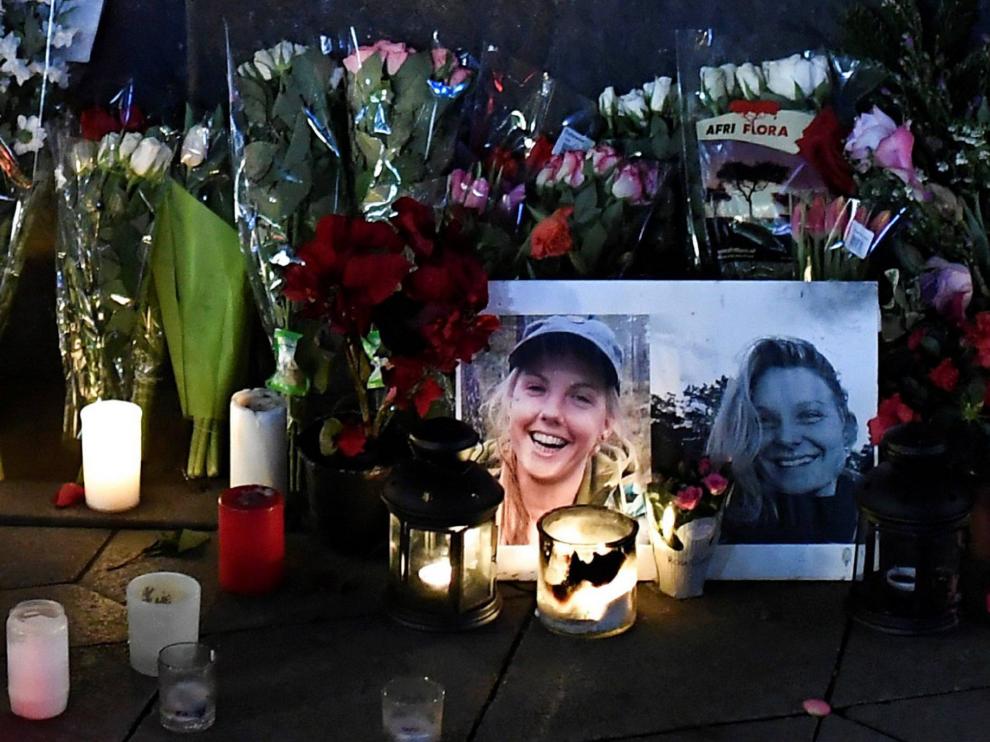 Ofrendas a las dos escandinavas asesinadas en Marruecos.