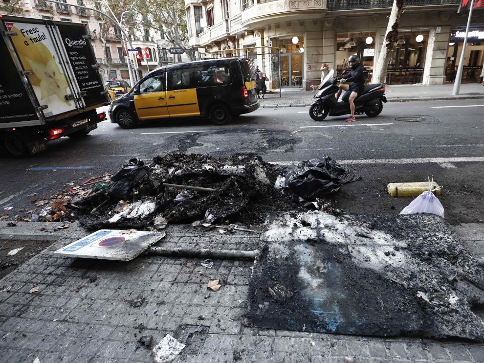 Destrozos causados en Barcelona por la violencia callejera.