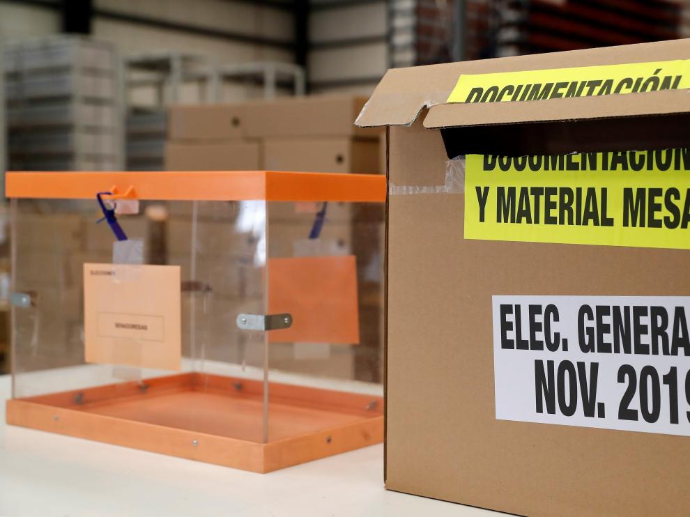 Material para distribuir de cara a los comicios, en un centro logístico.