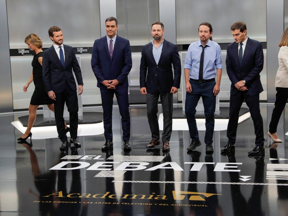 Los cinco candidatos, justo antes de empezar el debate electoral