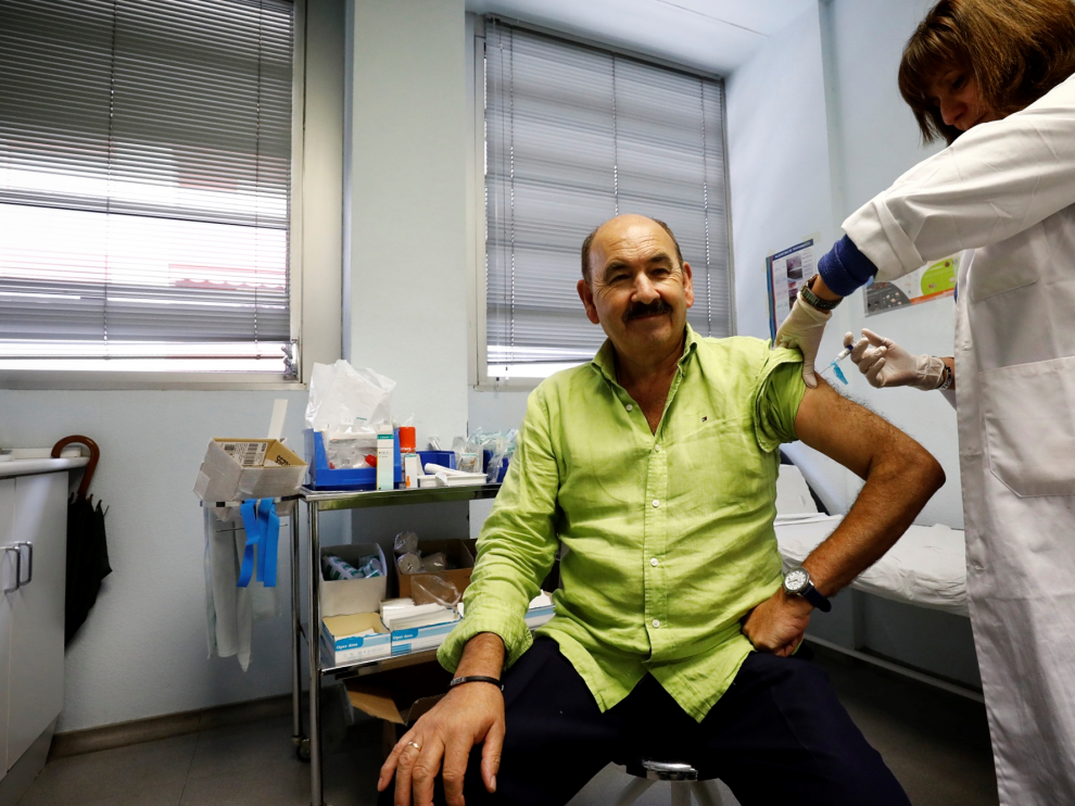 José Luis Molina ha sido uno de los primeros aragoneses en vacunarse contra la gripe.