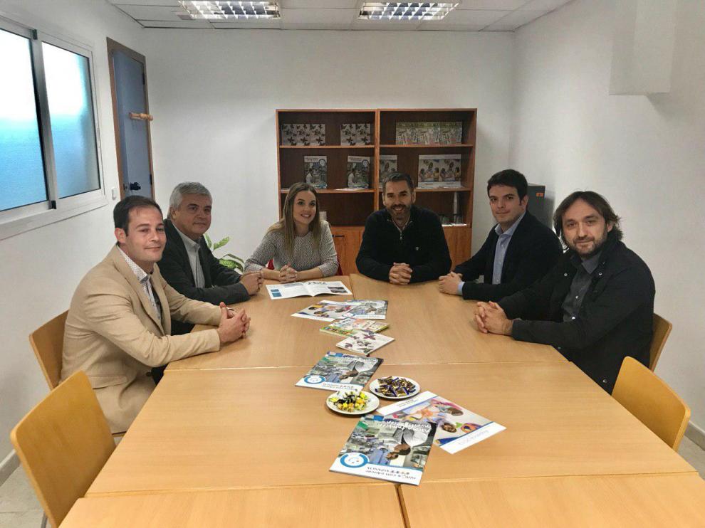Imagen del encuentro entre la consejera de Ciencia, representantes de Aspanoa y los investigadores.