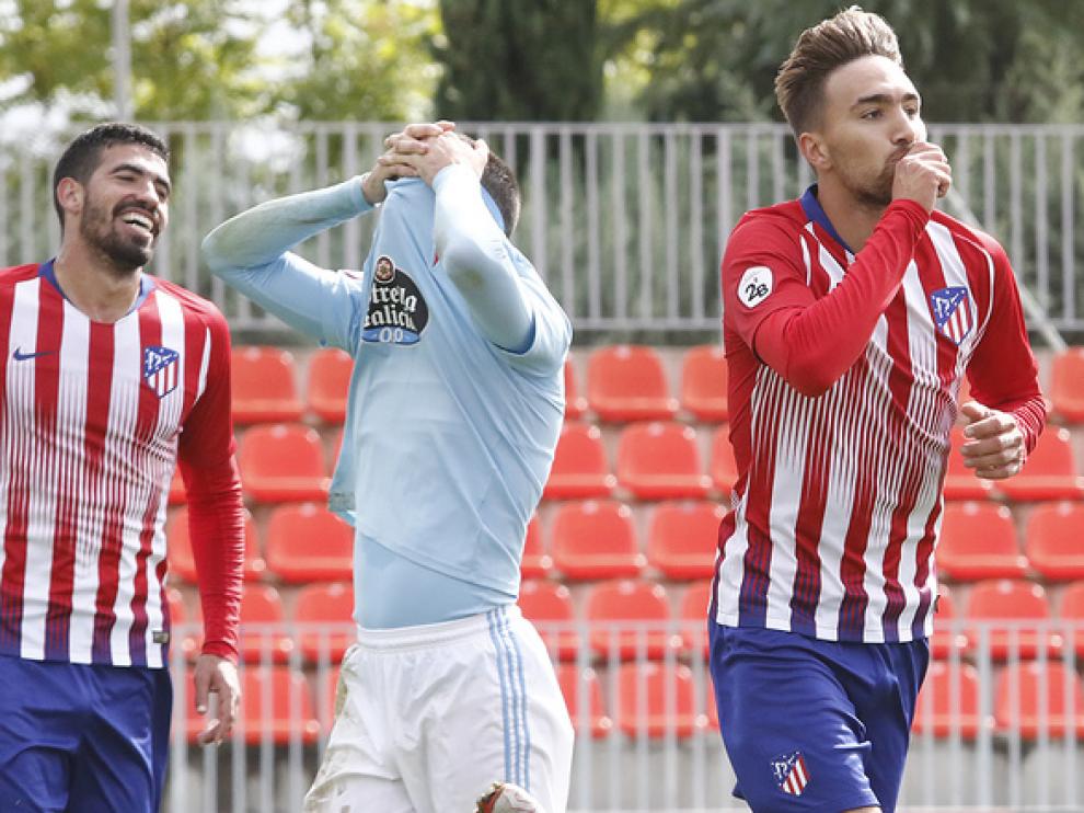 Darío celebra uno de sus goles en el Atlético de Madrid