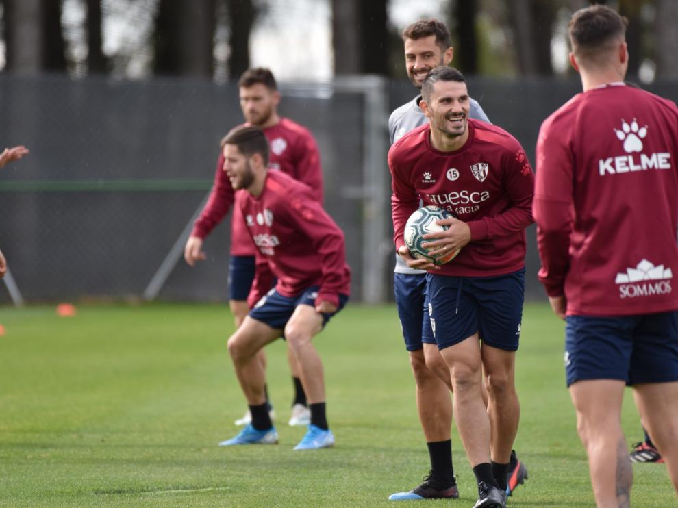 Toni Datkovic, en el centro de la imagen, durante el entrenamiento de este martes.
