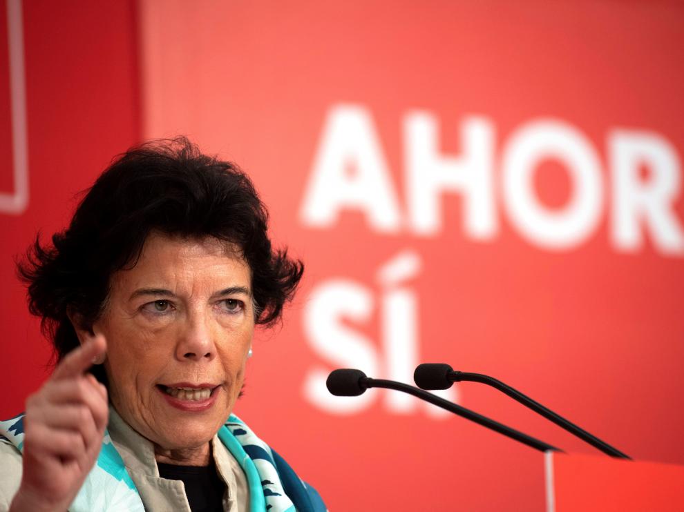 Isabel Celaa durante un acto de campaña.