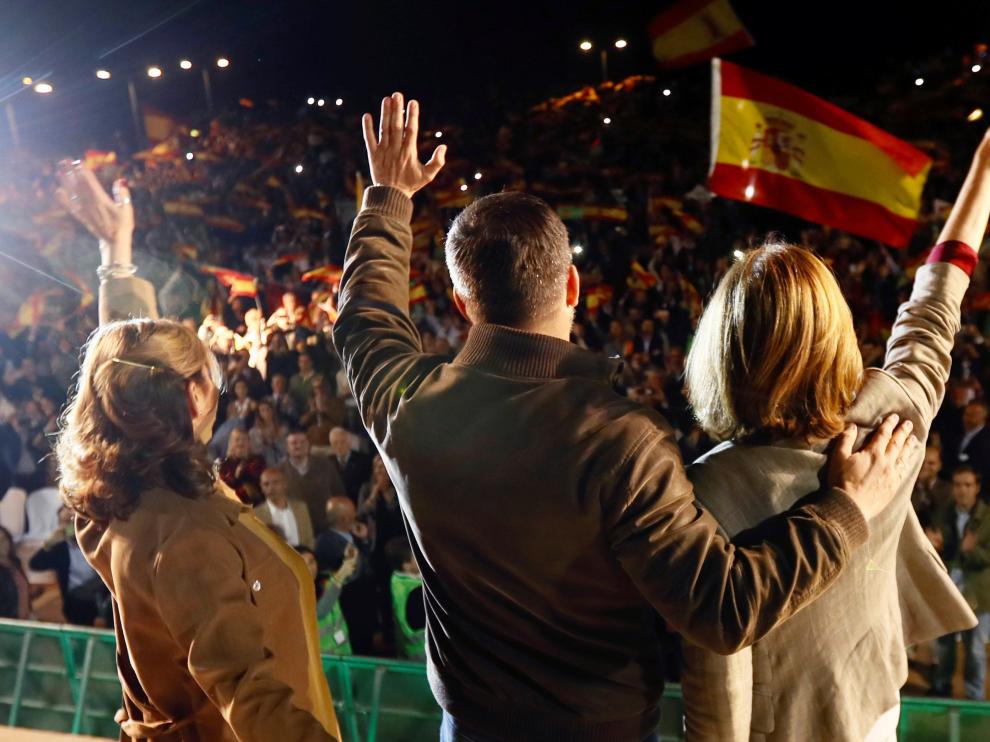Acto del presidente de Vox, Santiago Abascal (en el centro de espaldas) en Sevilla.