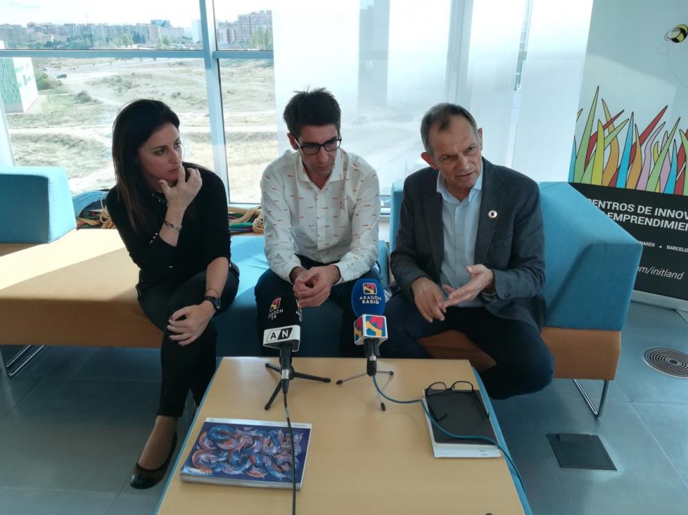 Laia Mas, directora de Sostenibilidad de Danone Iberia, junto a Pablo Sánchez, director de B Lab Spain y Víctor Viñuales, director de Ecodes, hoy en el CIEM de de Zaragoza.