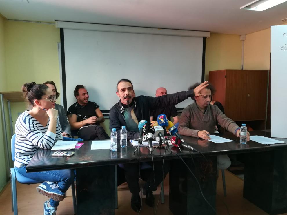 Míchel Mondrón, en el centro, junto a representantes de algunas de las compañías afectadas.