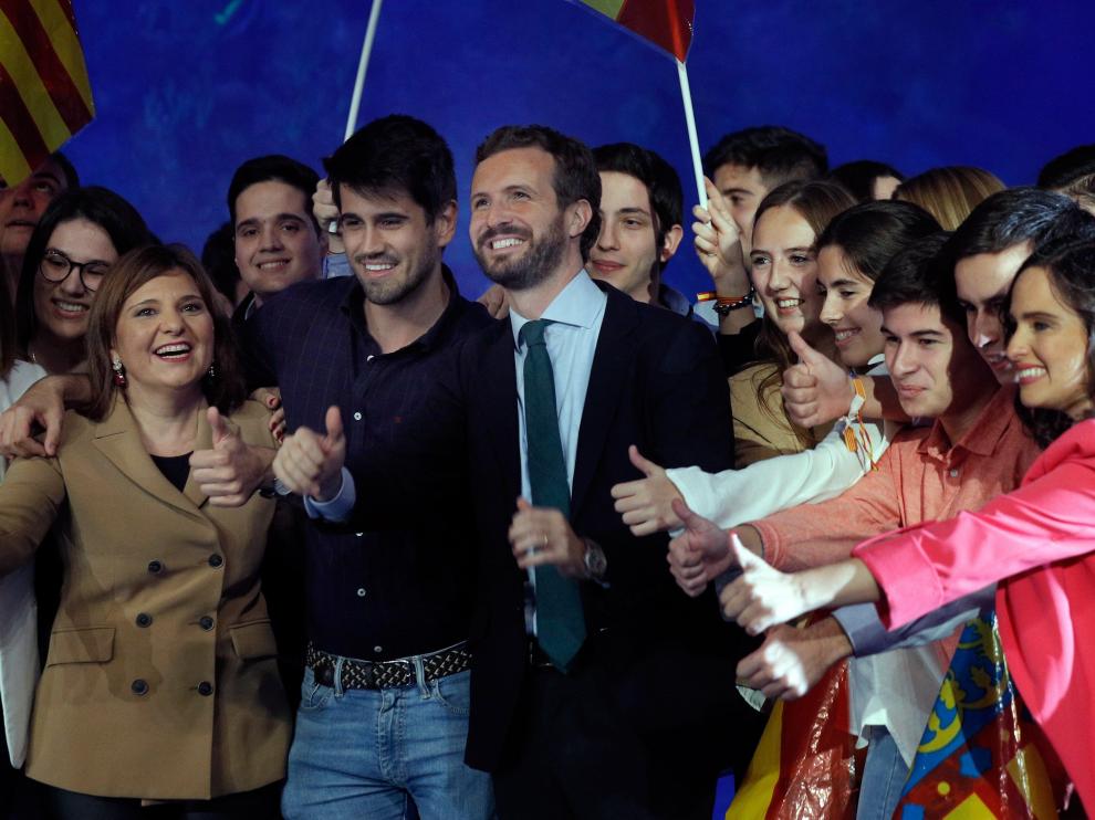 El líder del PP, este jueves, en su llegado al mitin central del partido en el Oceanográfico de Valencia.
